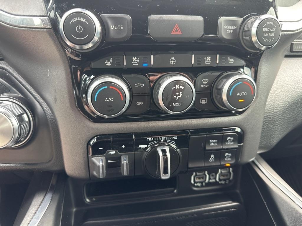 RAM 1500 Laramie 4x4 Crew Cab 5'7" Box 2022