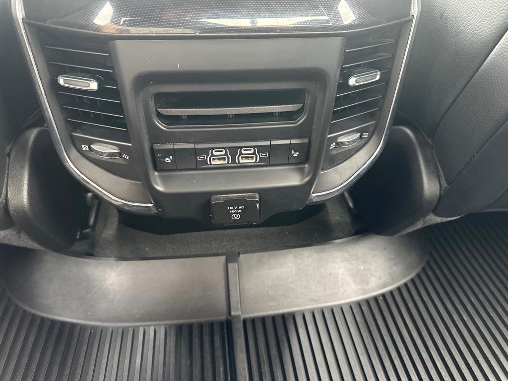 RAM 1500 Laramie 4x4 Crew Cab 5'7" Box 2022