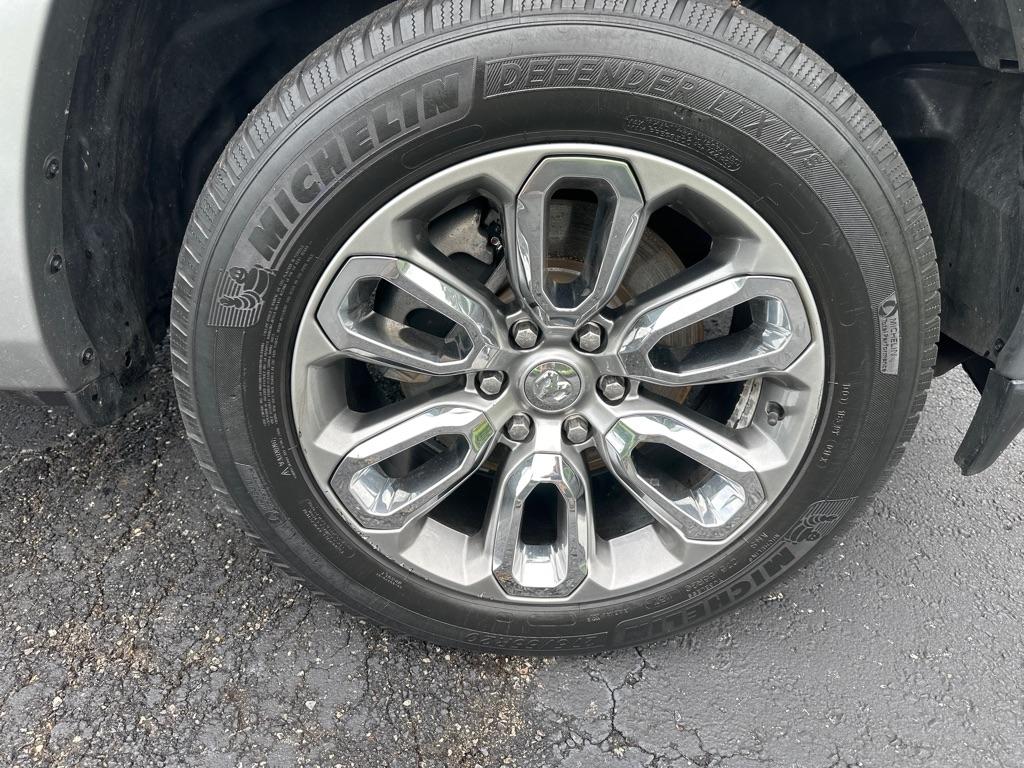 RAM 1500 Laramie 4x4 Crew Cab 5'7" Box 2022