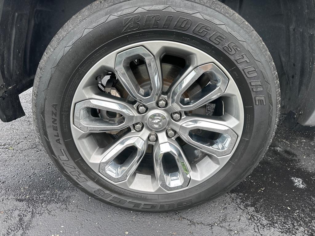 RAM 1500 Laramie 4x4 Crew Cab 5'7" Box 2022