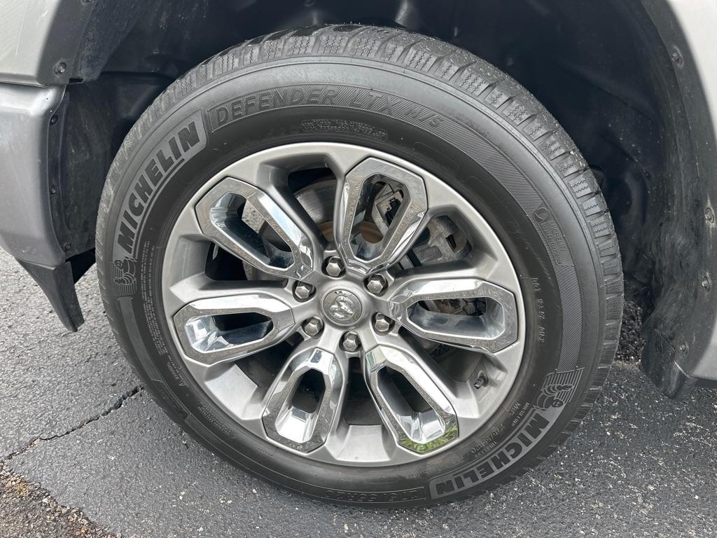 RAM 1500 Laramie 4x4 Crew Cab 5'7" Box 2022