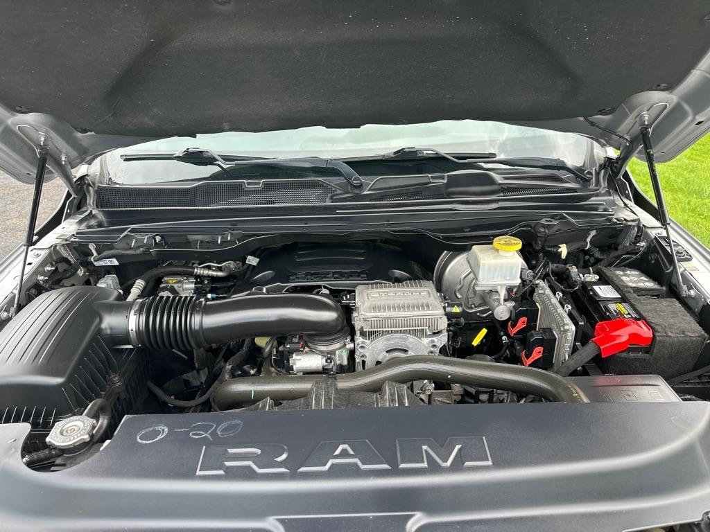 RAM 1500 Laramie 4x4 Crew Cab 5'7" Box 2022