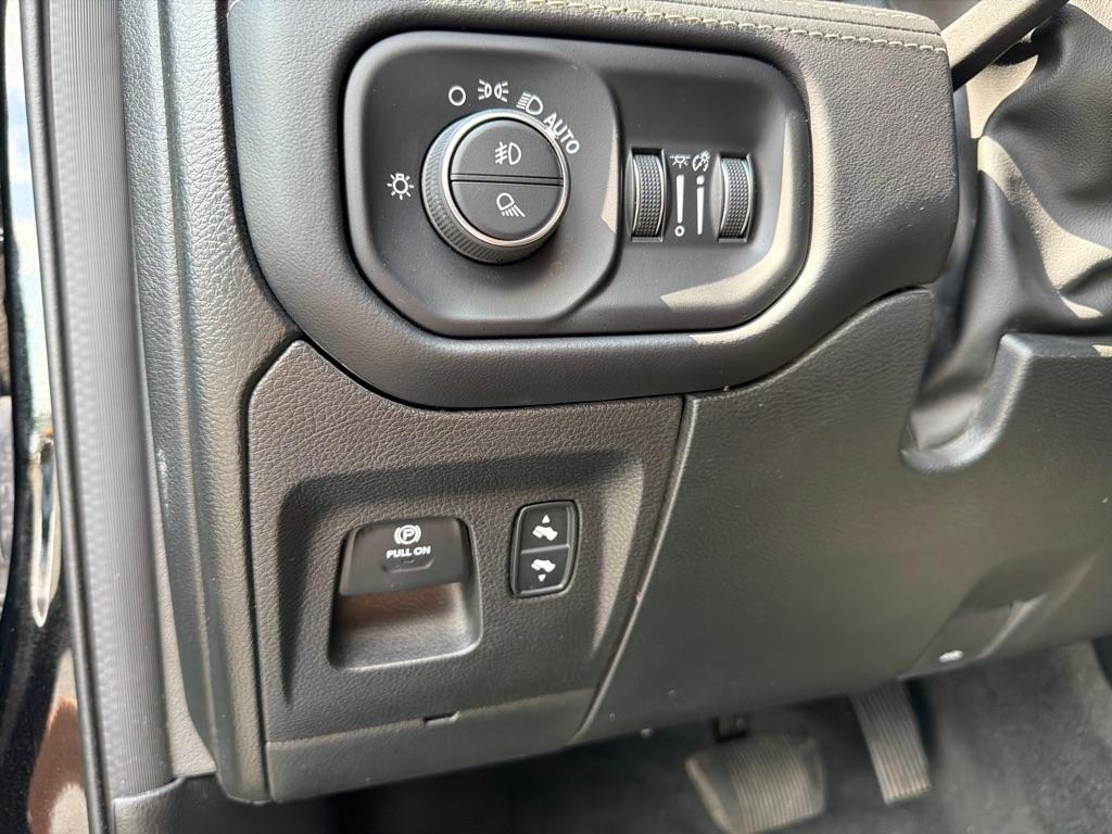 RAM 1500 Limited 4x4 Crew Cab 5'7" Box 2023