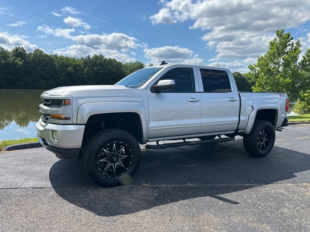 Chevrolet Silverado 1500 4WD Crew Cab 143.5" LT w/2LT 2018