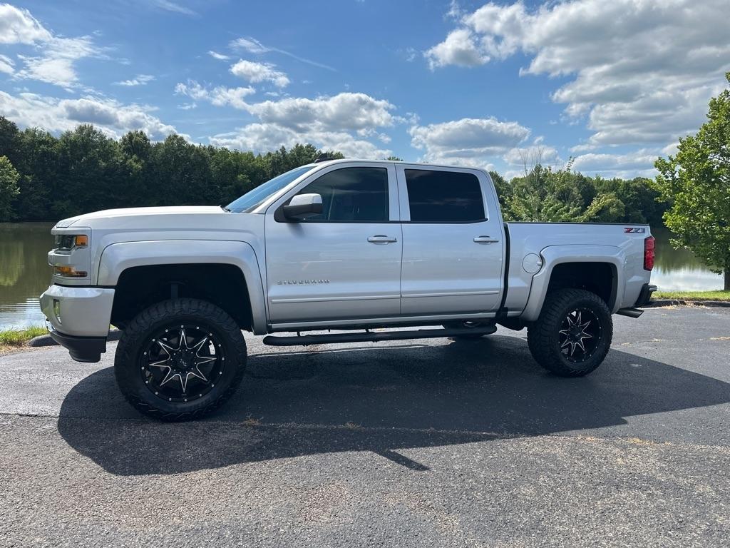 Chevrolet Silverado 1500 4WD Crew Cab 143.5" LT w/2LT 2018
