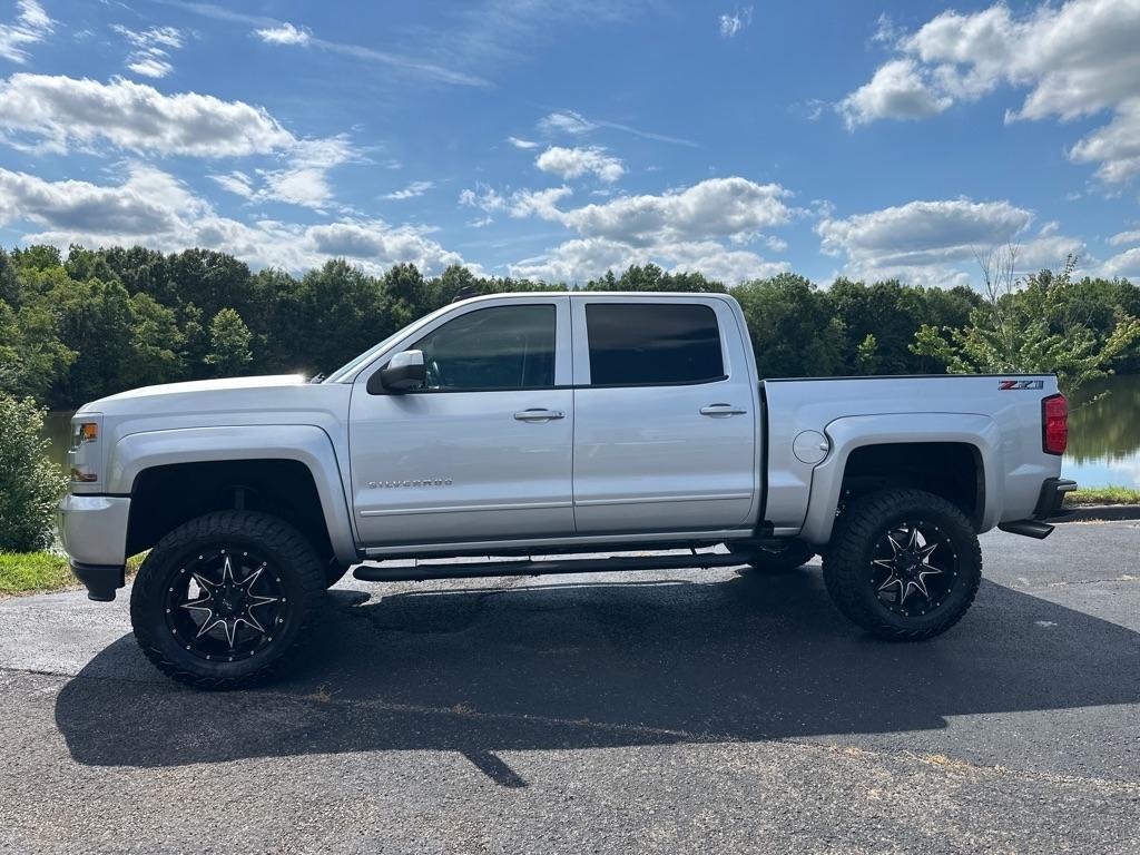 Chevrolet Silverado 1500 4WD Crew Cab 143.5" LT w/2LT 2018