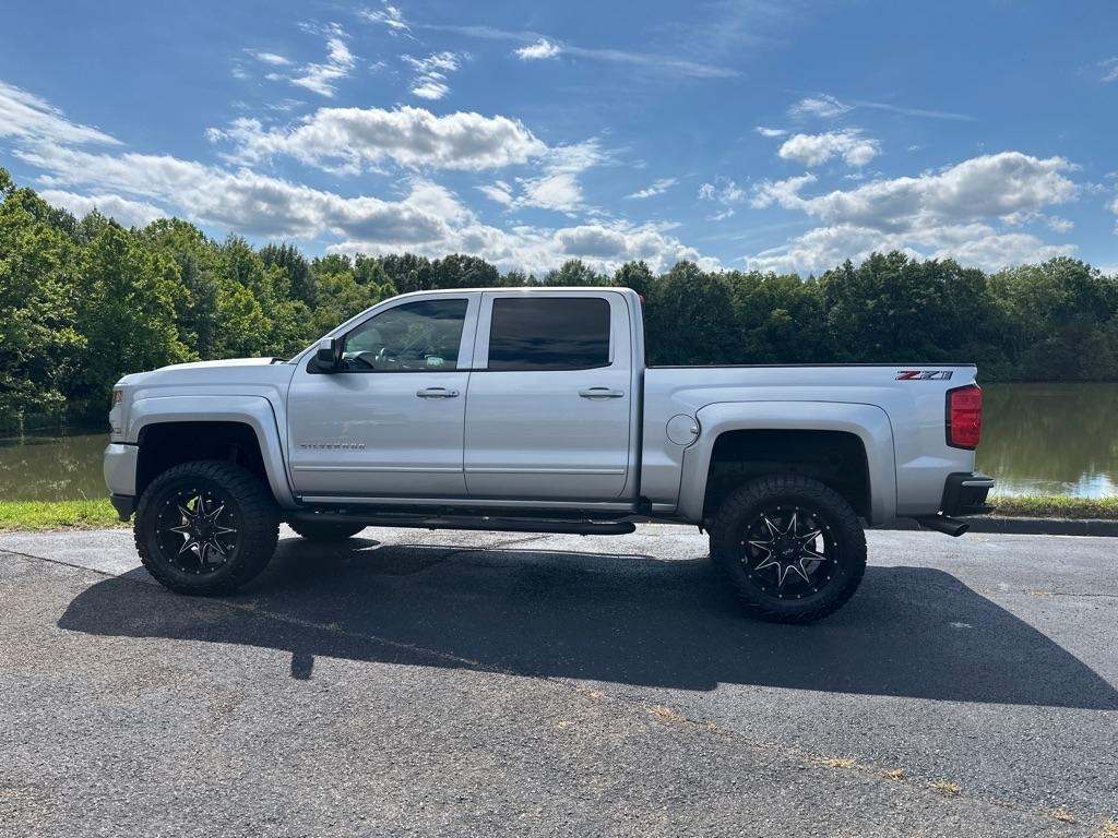 Chevrolet Silverado 1500 4WD Crew Cab 143.5" LT w/2LT 2018