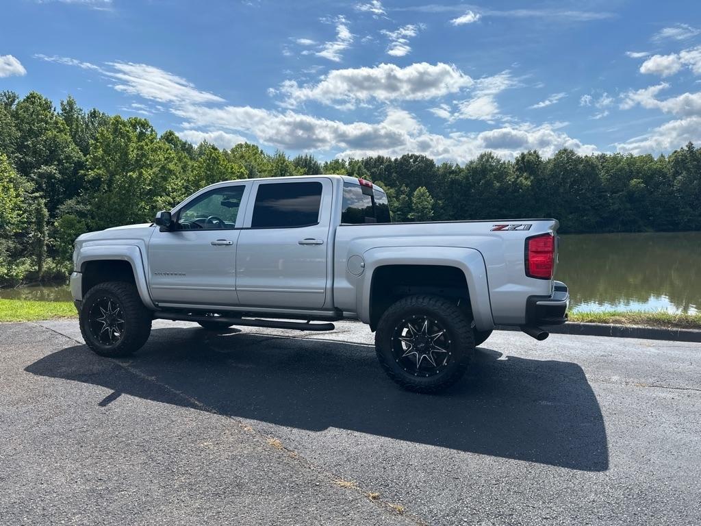 Chevrolet Silverado 1500 4WD Crew Cab 143.5" LT w/2LT 2018