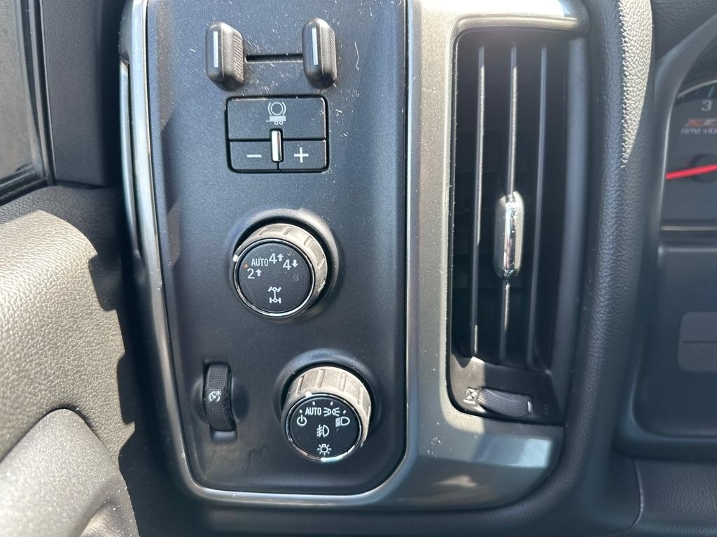 Chevrolet Silverado 1500 4WD Crew Cab 143.5" LT w/2LT 2018