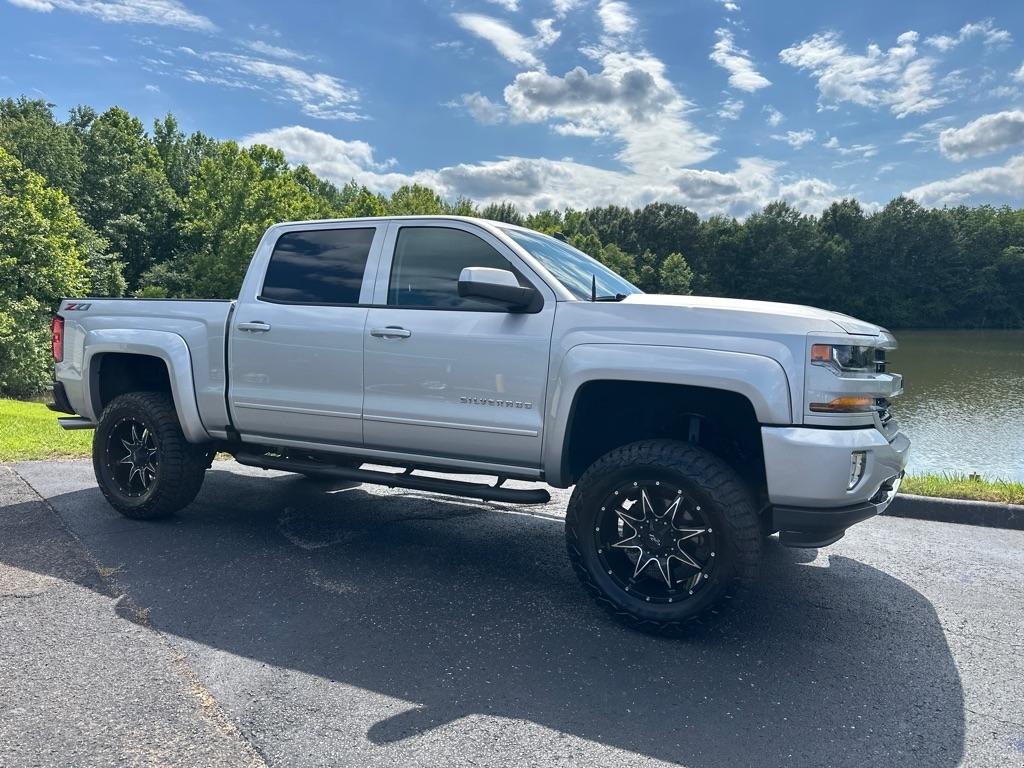 Chevrolet Silverado 1500 4WD Crew Cab 143.5" LT w/2LT 2018