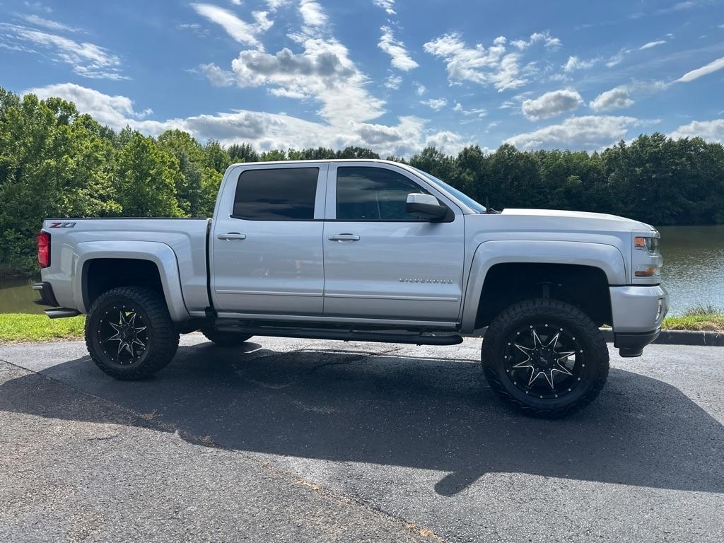 Chevrolet Silverado 1500 4WD Crew Cab 143.5" LT w/2LT 2018
