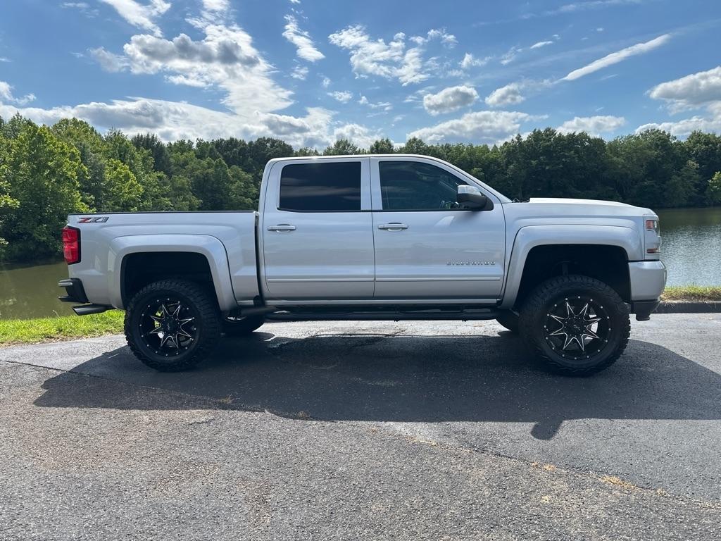 Chevrolet Silverado 1500 4WD Crew Cab 143.5" LT w/2LT 2018