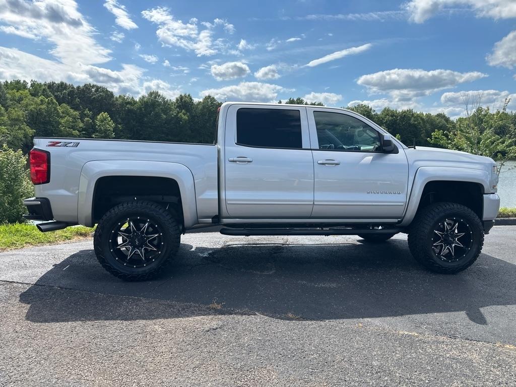Chevrolet Silverado 1500 4WD Crew Cab 143.5" LT w/2LT 2018