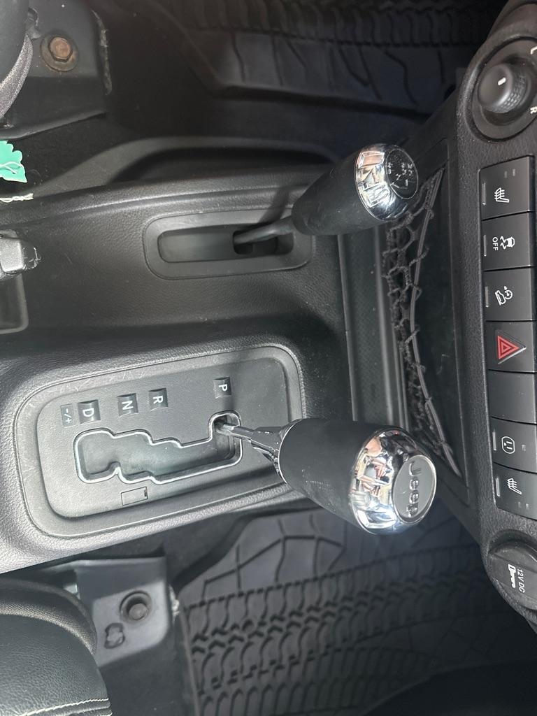 Jeep Wrangler Unlimited 4WD 4dr Sahara 2013