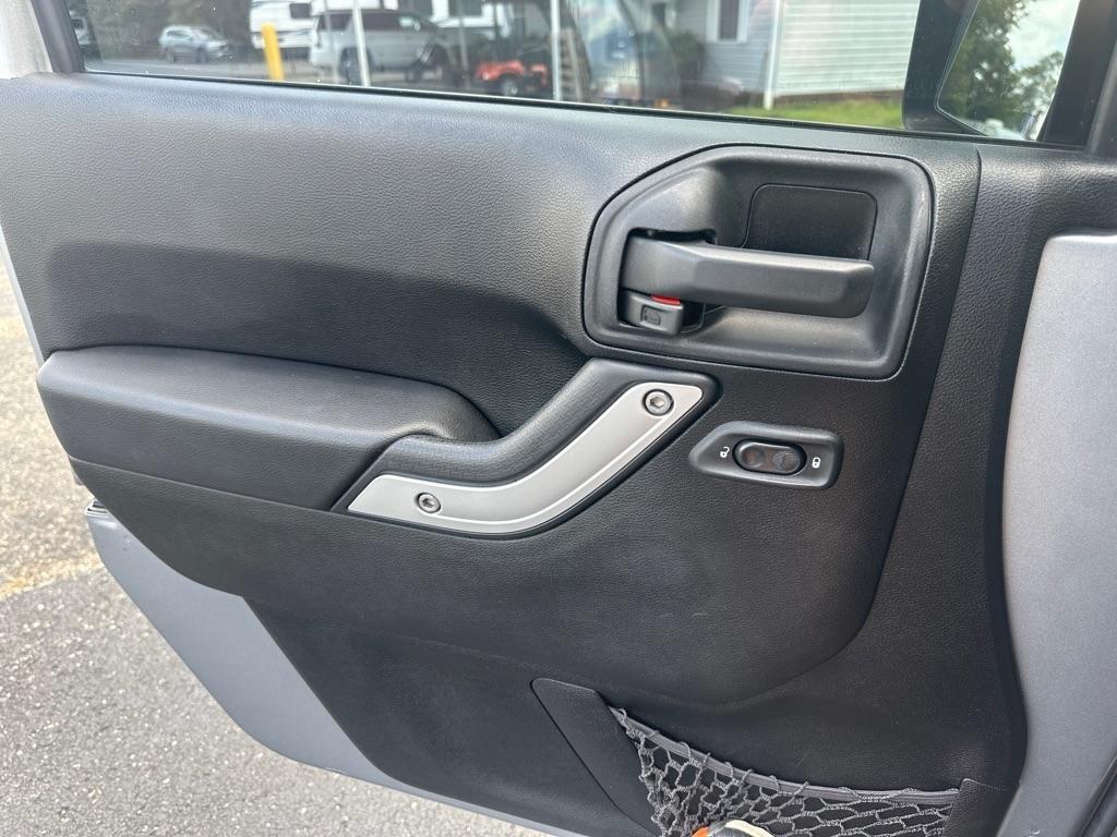 Jeep Wrangler Unlimited 4WD 4dr Sahara 2013