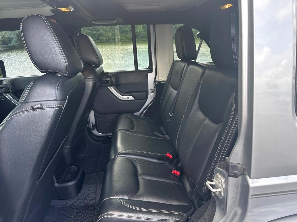 Jeep Wrangler Unlimited 4WD 4dr Sahara 2013
