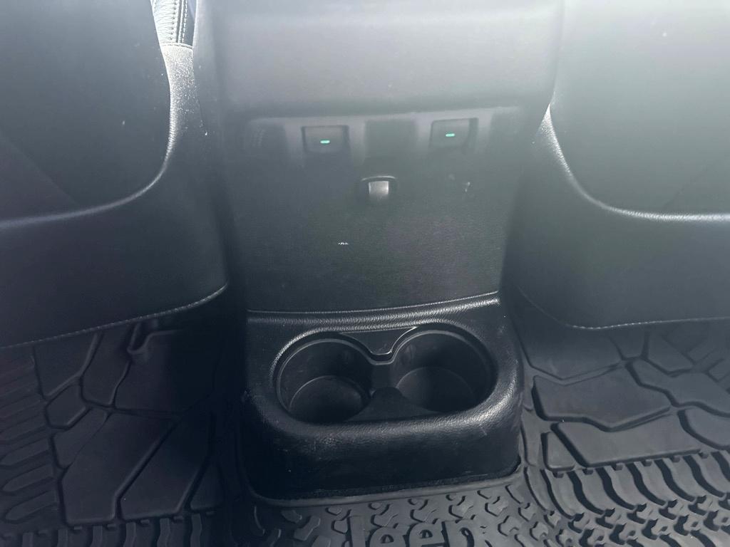 Jeep Wrangler Unlimited 4WD 4dr Sahara 2013