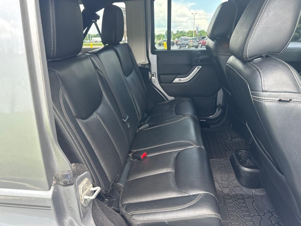 Jeep Wrangler Unlimited 4WD 4dr Sahara 2013