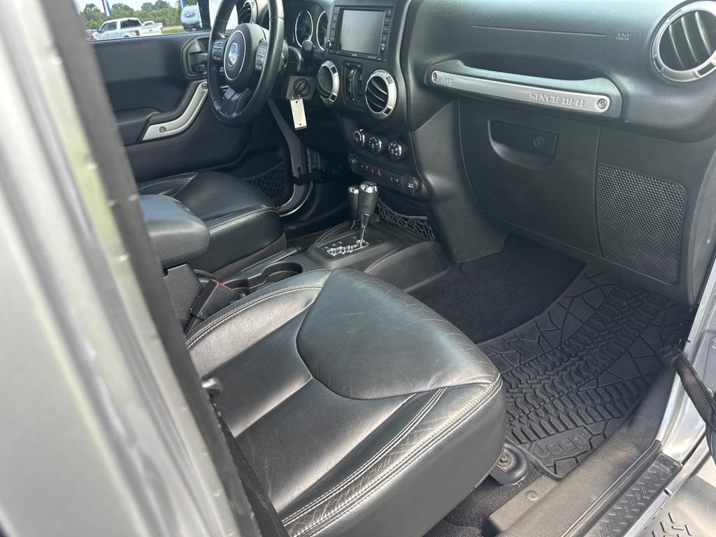 Jeep Wrangler Unlimited 4WD 4dr Sahara 2013
