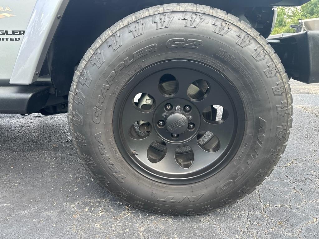 Jeep Wrangler Unlimited 4WD 4dr Sahara 2013