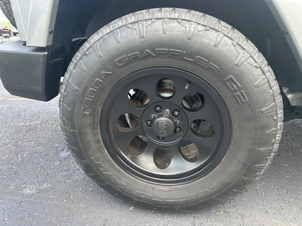 Jeep Wrangler Unlimited 4WD 4dr Sahara 2013