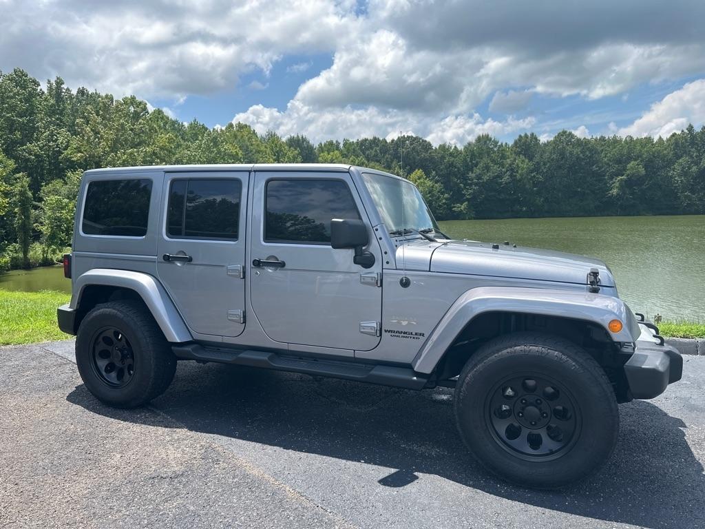 Jeep Wrangler Unlimited 4WD 4dr Sahara 2013