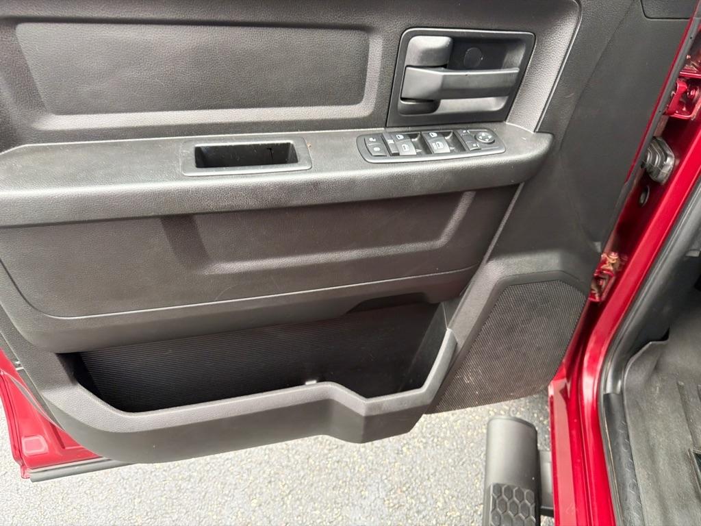 RAM 1500 2WD Quad Cab 140.5" Express 2014