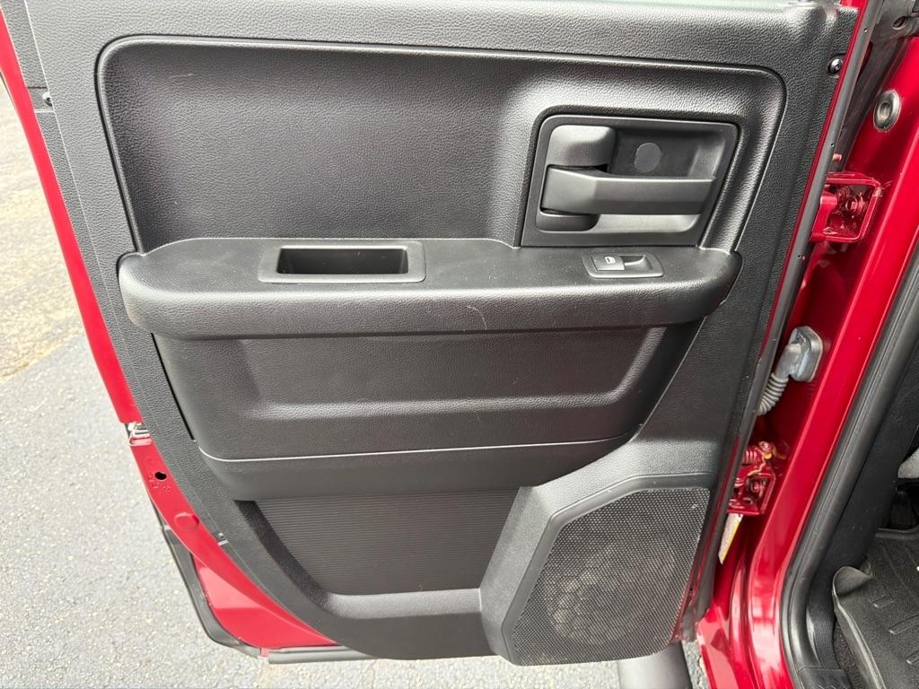 RAM 1500 2WD Quad Cab 140.5" Express 2014