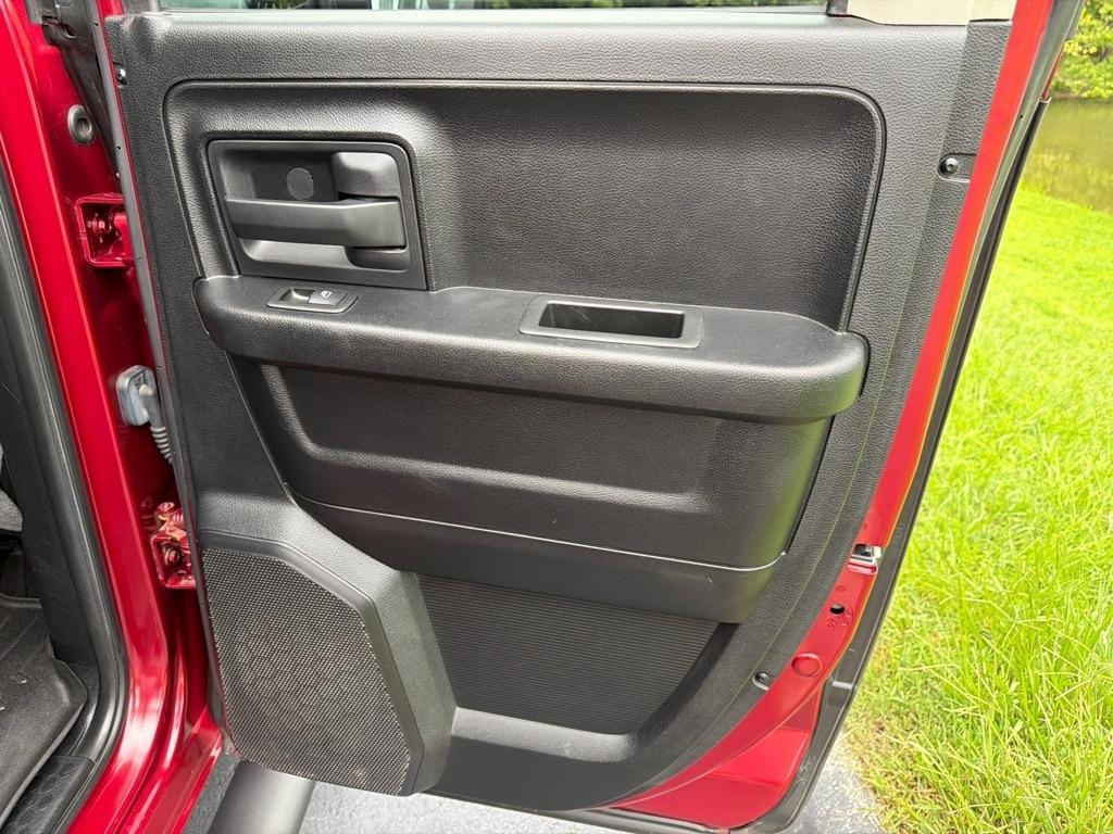 RAM 1500 2WD Quad Cab 140.5" Express 2014