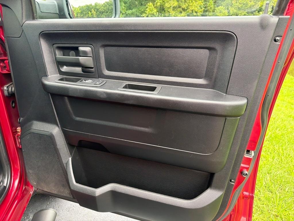 RAM 1500 2WD Quad Cab 140.5" Express 2014