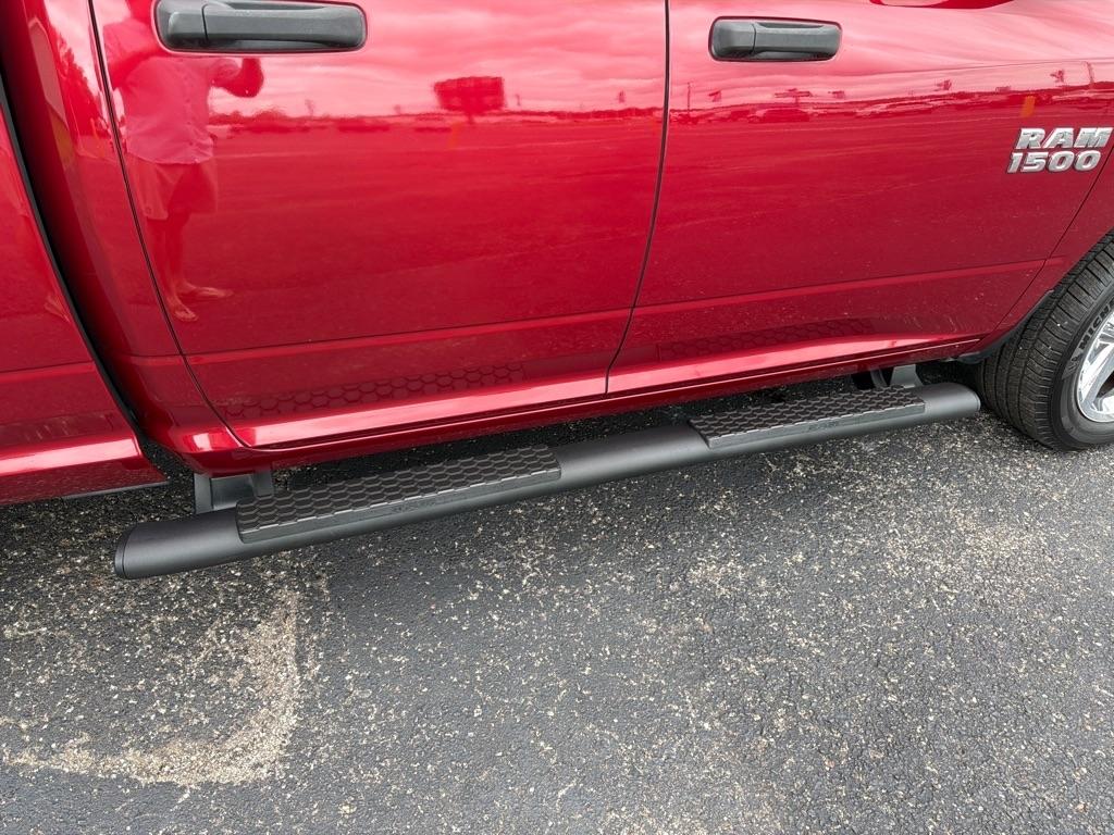 RAM 1500 2WD Quad Cab 140.5" Express 2014
