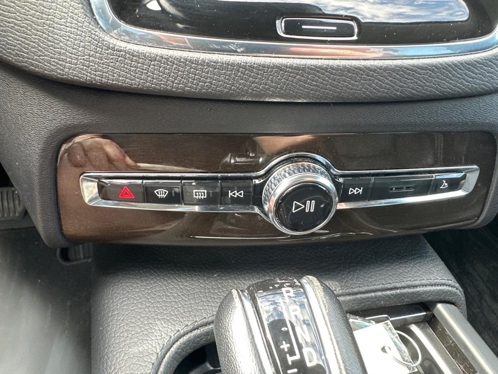 Volvo XC90 T6 AWD 7-Passenger Momentum 2018