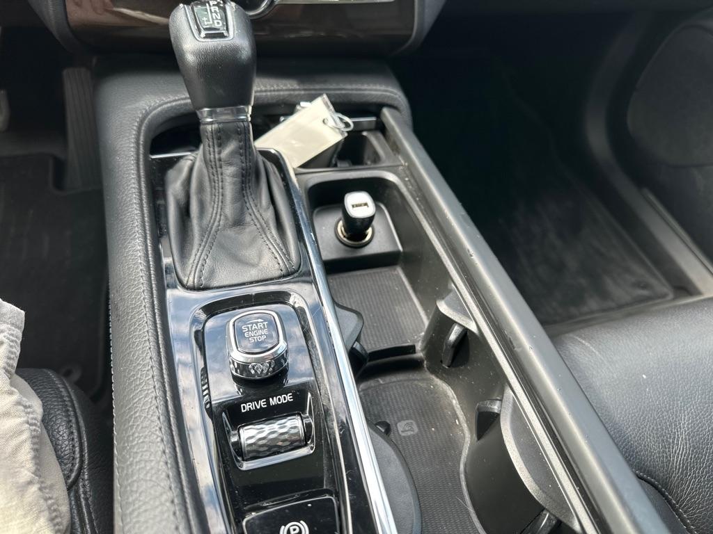 Volvo XC90 T6 AWD 7-Passenger Momentum 2018