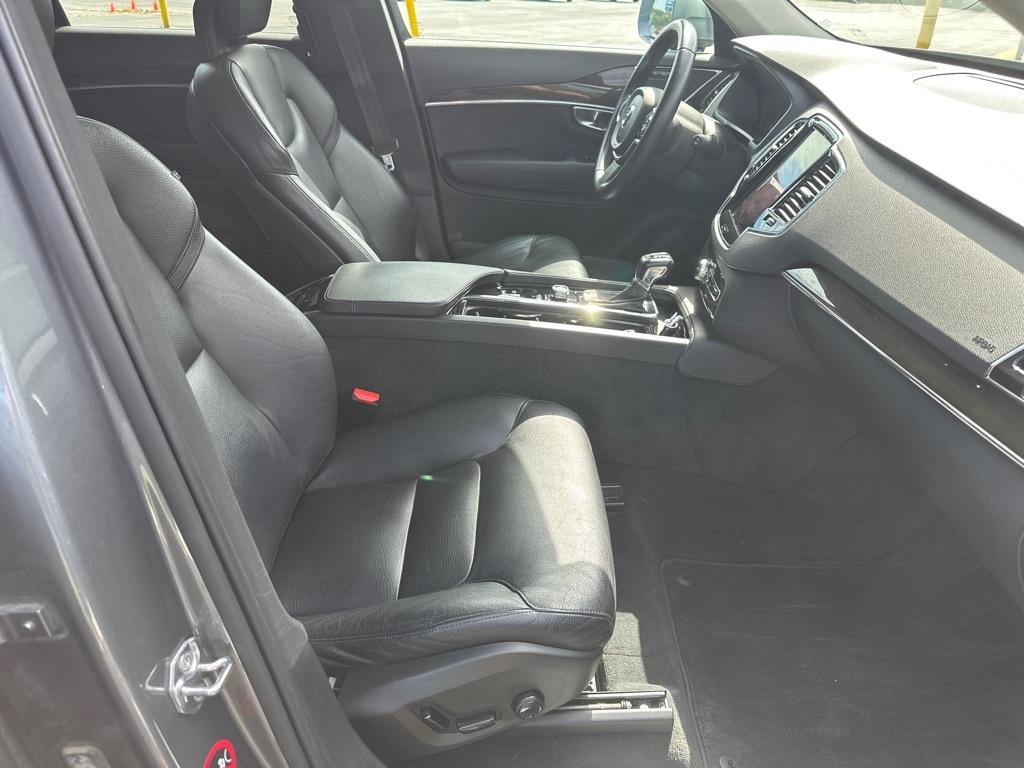 Volvo XC90 T6 AWD 7-Passenger Momentum 2018