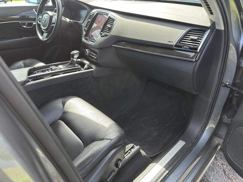 Volvo XC90 T6 AWD 7-Passenger Momentum 2018