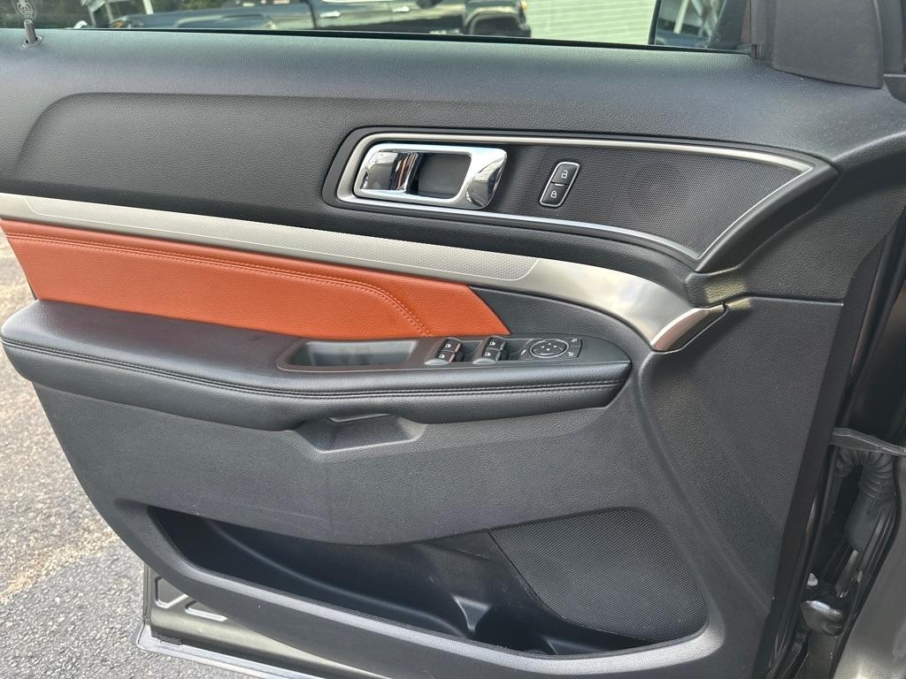 Ford Explorer XLT FWD 2019