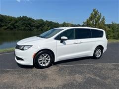 2021 Chrysler Voyager 