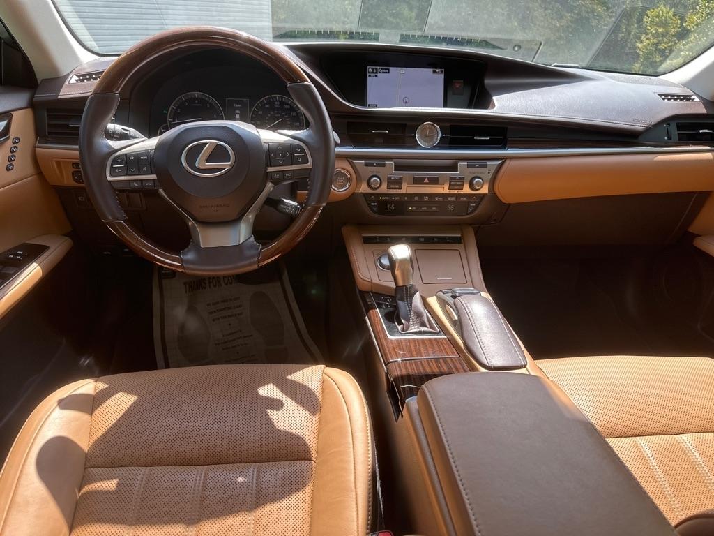 Lexus ES 350 4dr Sdn 2016