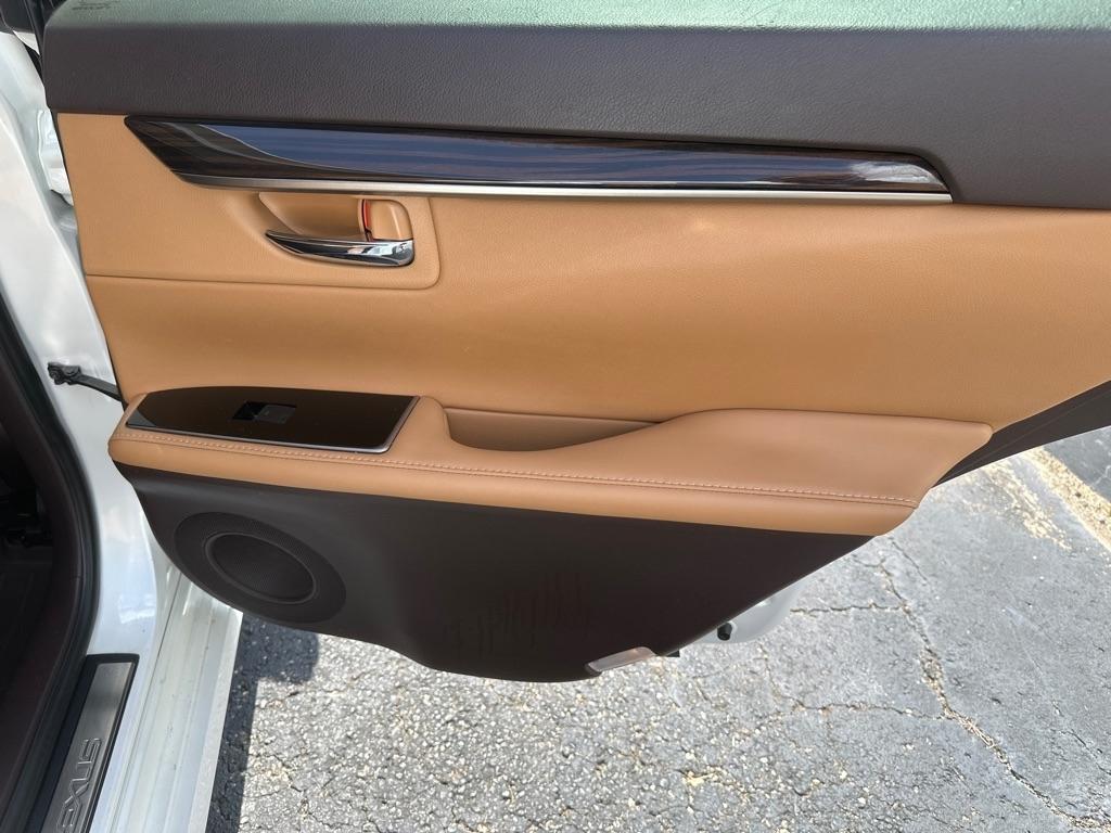 Lexus ES 350 4dr Sdn 2016