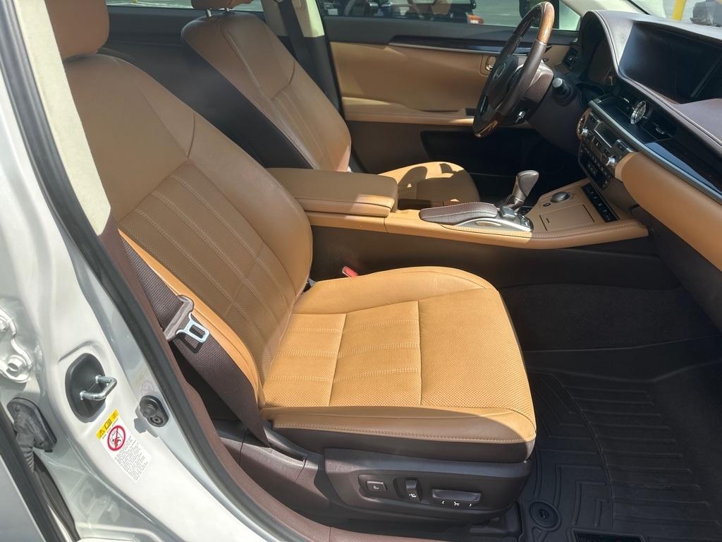 Lexus ES 350 4dr Sdn 2016