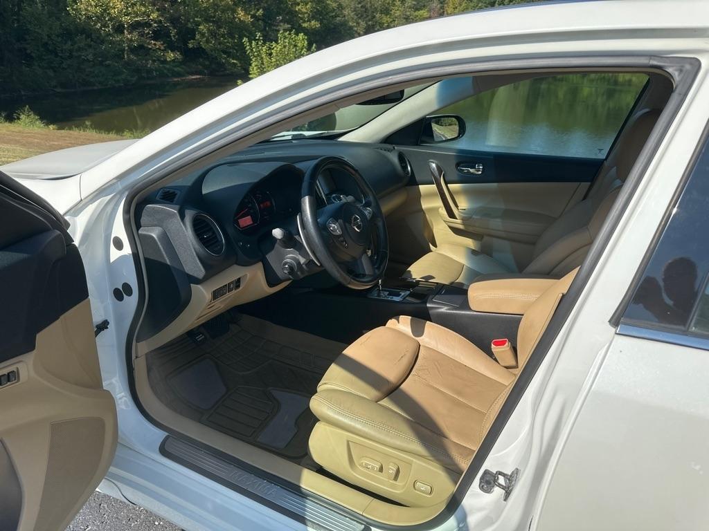 Nissan Maxima 4dr Sdn V6 CVT 3.5 SV w/Premium Pkg 2010