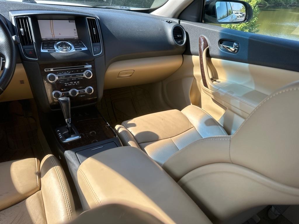 Nissan Maxima 4dr Sdn V6 CVT 3.5 SV w/Premium Pkg 2010