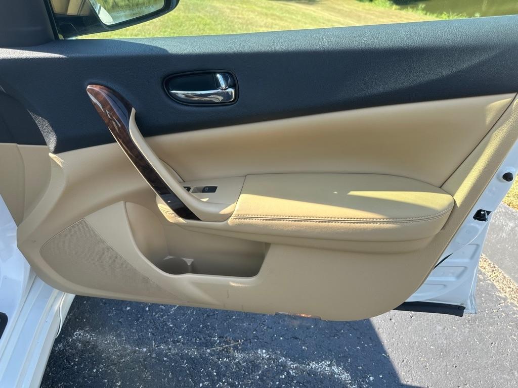 Nissan Maxima 4dr Sdn V6 CVT 3.5 SV w/Premium Pkg 2010