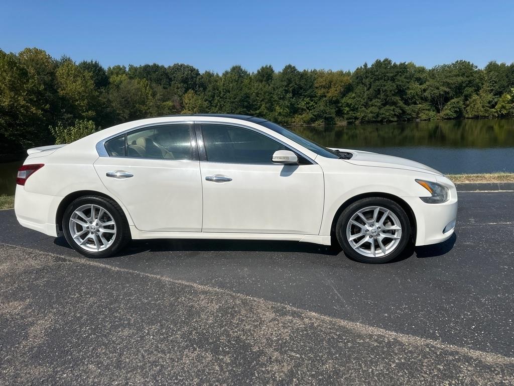 Nissan Maxima 4dr Sdn V6 CVT 3.5 SV w/Premium Pkg 2010
