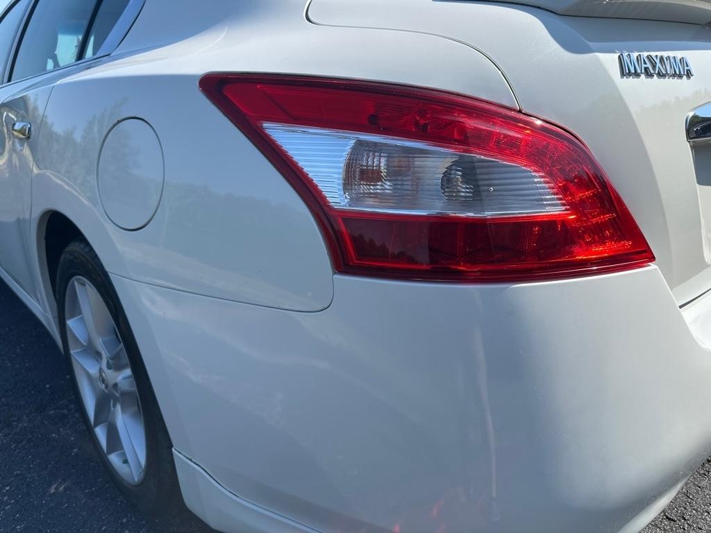 Nissan Maxima 4dr Sdn V6 CVT 3.5 SV w/Premium Pkg 2010