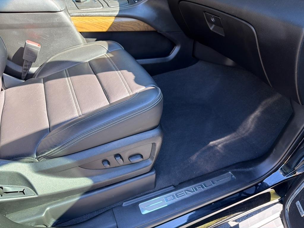 GMC Yukon 2WD 4dr Denali 2019