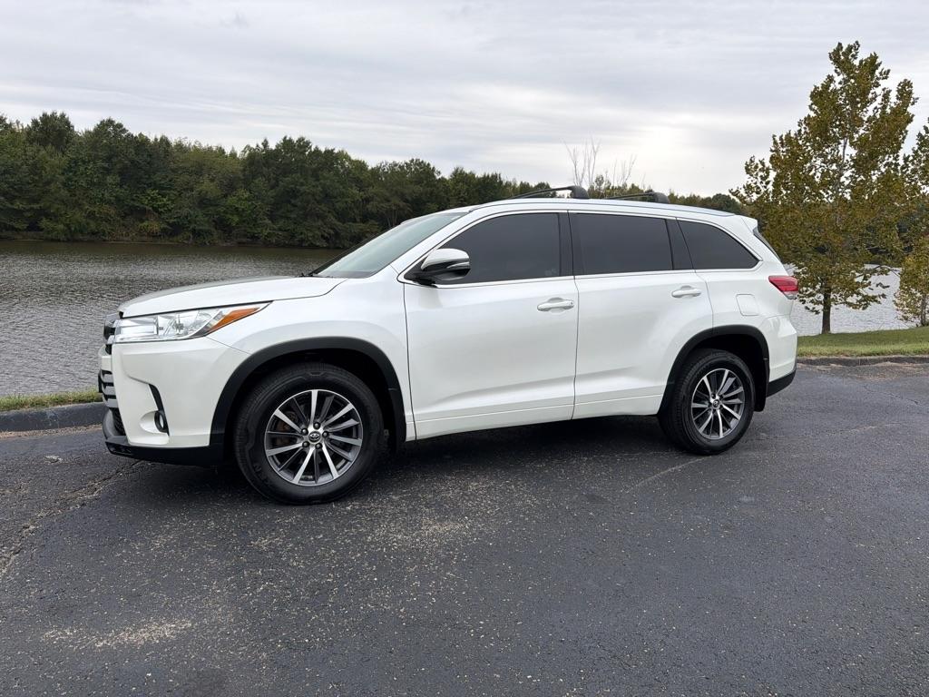 Toyota Highlander XLE V6 AWD (Natl) 2017