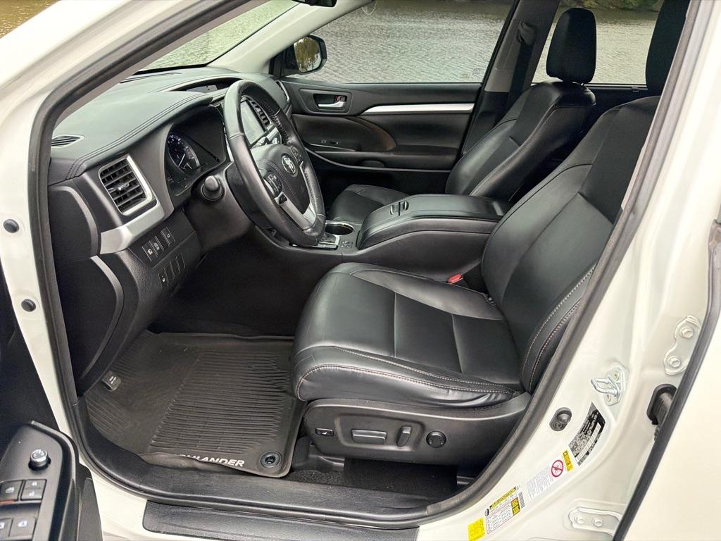 Toyota Highlander XLE V6 AWD (Natl) 2017