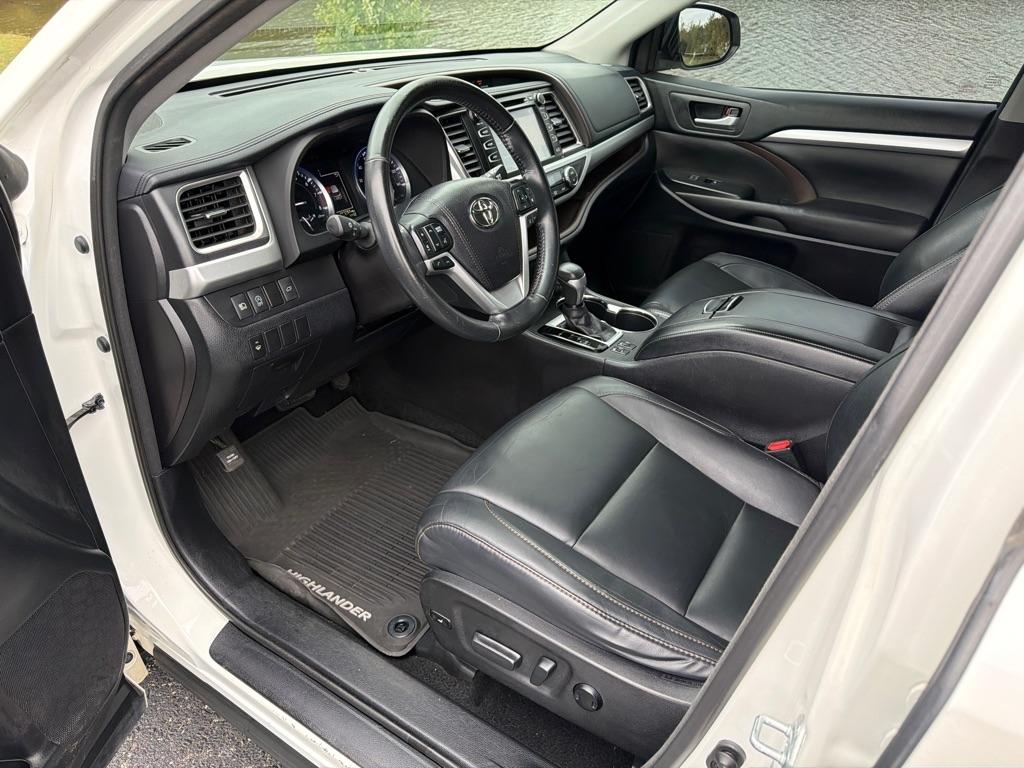 Toyota Highlander XLE V6 AWD (Natl) 2017