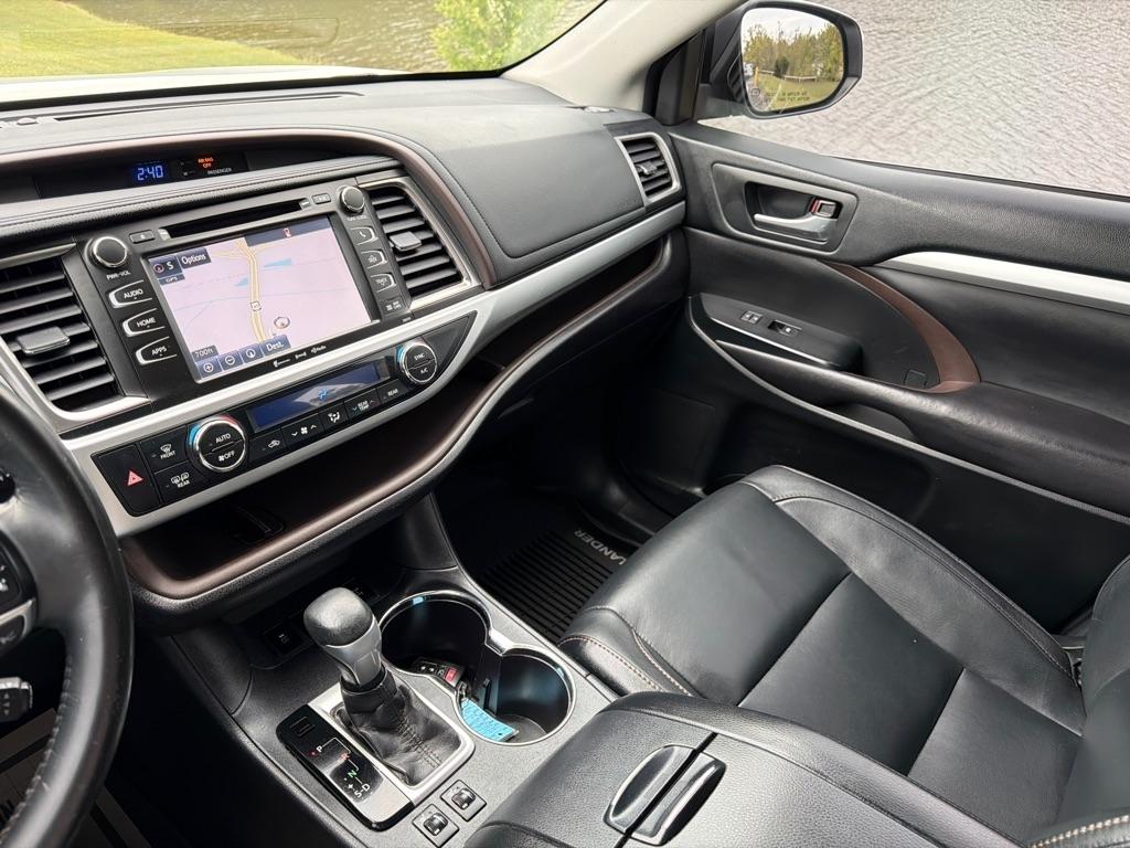 Toyota Highlander XLE V6 AWD (Natl) 2017